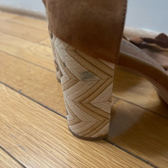 Heel - Picture 7 of 7